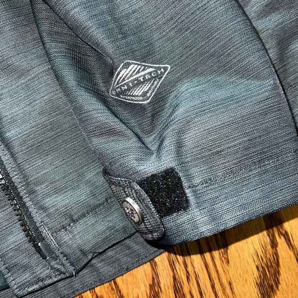 SOLD Columbia Women’s Omni-Tech Rain Jacket; Size Small - Picture 10 of 14